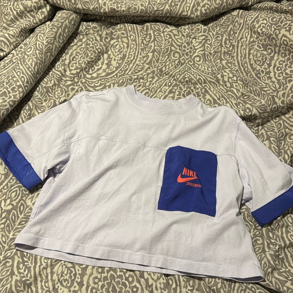 Nike sportswear cropped tshirt